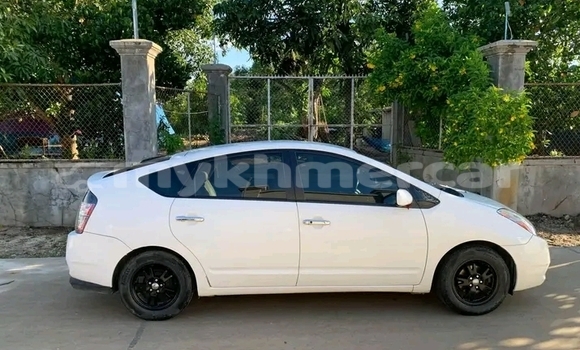 Buy Used BMW 2er White Car in Chbar Mon in Kampong Speu Province Buy Used BMW 2er White Car in Chbar Mon in Kampong Speu Province