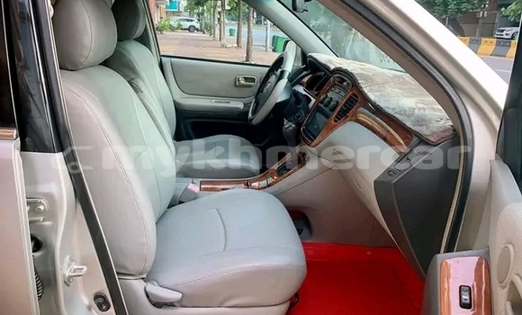 Buy Used Toyota Highlander Other Car in Chbar Mon in Kampong Speu Province Buy Used Toyota Highlander Other Car in Chbar Mon in Kampong Speu Province
