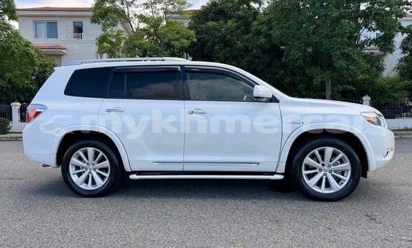 Acheter Occasion Voiture Toyota Highlander Blanc à Chbar Mon, Kampong Speu Province Acheter Occasion Voiture Toyota Highlander Blanc à Chbar Mon, Kampong Speu Province
