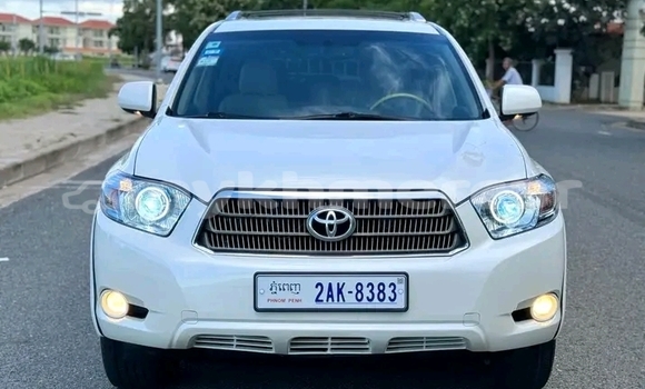 Acheter Occasion Voiture Toyota Highlander Blanc à Chbar Mon, Kampong Speu Province Acheter Occasion Voiture Toyota Highlander Blanc à Chbar Mon, Kampong Speu Province