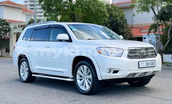 Acheter Occasion Voiture Toyota Highlander Blanc à Chbar Mon, Kampong Speu Province Acheter Occasion Voiture Toyota Highlander Blanc à Chbar Mon, Kampong Speu Province