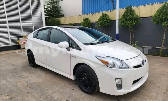 Acheter Occasion Voiture Toyota Prius Blanc à Chbar Mon, Kampong Speu Province Acheter Occasion Voiture Toyota Prius Blanc à Chbar Mon, Kampong Speu Province