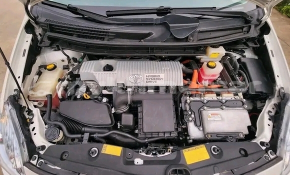 Acheter Occasion Voiture Toyota Prius Blanc à Chbar Mon, Kampong Speu Province Acheter Occasion Voiture Toyota Prius Blanc à Chbar Mon, Kampong Speu Province