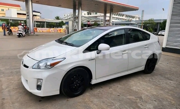 Acheter Occasion Voiture Toyota Prius Blanc à Chbar Mon, Kampong Speu Province Acheter Occasion Voiture Toyota Prius Blanc à Chbar Mon, Kampong Speu Province