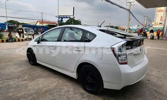 Acheter Occasion Voiture Toyota Prius Blanc à Chbar Mon, Kampong Speu Province Acheter Occasion Voiture Toyota Prius Blanc à Chbar Mon, Kampong Speu Province