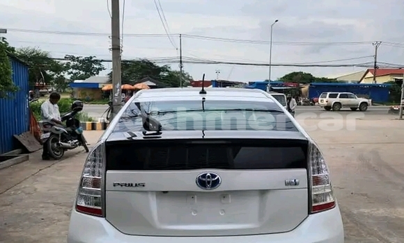 Acheter Occasion Voiture Toyota Prius Blanc à Chbar Mon, Kampong Speu Province Acheter Occasion Voiture Toyota Prius Blanc à Chbar Mon, Kampong Speu Province