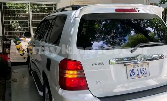 Acheter Occasion Voiture Toyota Highlander Blanc à Chbar Mon, Kampong Speu Province Acheter Occasion Voiture Toyota Highlander Blanc à Chbar Mon, Kampong Speu Province