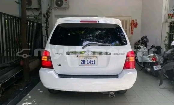 Acheter Occasion Voiture Toyota Highlander Blanc à Chbar Mon, Kampong Speu Province Acheter Occasion Voiture Toyota Highlander Blanc à Chbar Mon, Kampong Speu Province