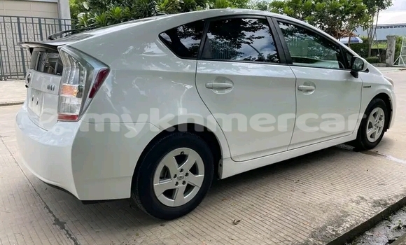 Acheter Occasion Voiture Toyota Prius Blanc à Kampot, Kampot Province Acheter Occasion Voiture Toyota Prius Blanc à Kampot, Kampot Province