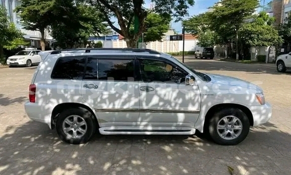 ទិញ បានប្រើ Toyota Highlander White ឡាន} ក្នុង Neak Leung ក្នុង Prey Veng Province ទិញ បានប្រើ Toyota Highlander White ឡាន} ក្នុង Neak Leung ក្នុង Prey Veng Province