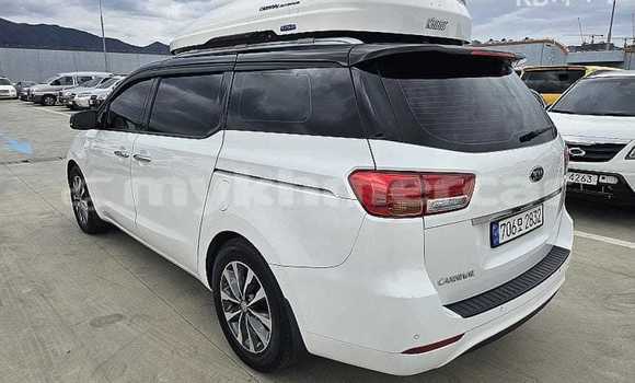 Acheter Occasion Voiture Kia Carnival Blanc à Chbar Mon, Kampong Speu Province Acheter Occasion Voiture Kia Carnival Blanc à Chbar Mon, Kampong Speu Province