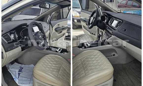 Acheter Occasion Voiture Kia Carnival Blanc à Chbar Mon, Kampong Speu Province Acheter Occasion Voiture Kia Carnival Blanc à Chbar Mon, Kampong Speu Province