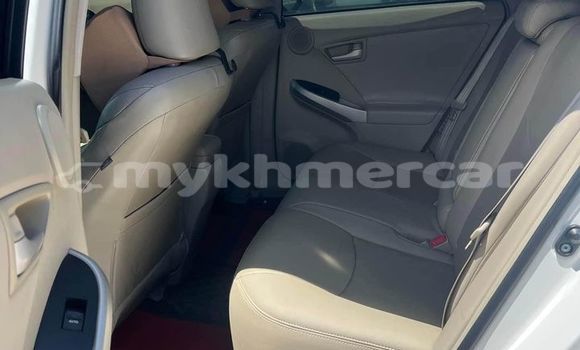 ទិញ បានប្រើ Toyota Prius White ឡាន} ក្នុង Battambang ក្នុង Battambang Province ទិញ បានប្រើ Toyota Prius White ឡាន} ក្នុង Battambang ក្នុង Battambang Province