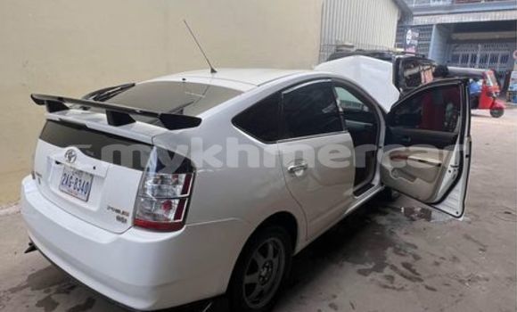 Buy Used Toyota Prius Other Car in Banteay Meanchey in Banteay Meanchey Province Buy Used Toyota Prius Other Car in Banteay Meanchey in Banteay Meanchey Province