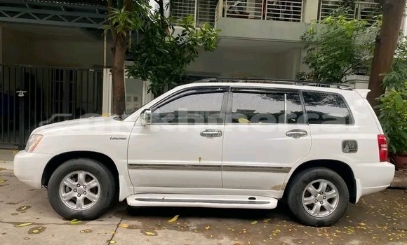 Buy Used Toyota Highlander White Car in Neak Leung in Prey Veng Province Buy Used Toyota Highlander White Car in Neak Leung in Prey Veng Province