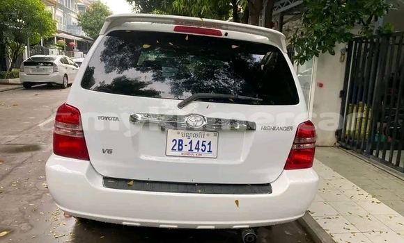 Buy Used Toyota Highlander White Car in Neak Leung in Prey Veng Province Buy Used Toyota Highlander White Car in Neak Leung in Prey Veng Province