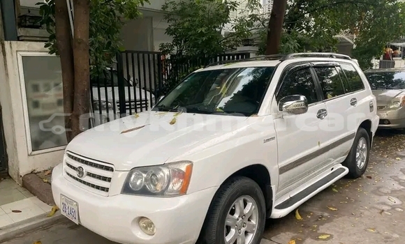 Buy Used Toyota Highlander White Car in Neak Leung in Prey Veng Province Buy Used Toyota Highlander White Car in Neak Leung in Prey Veng Province