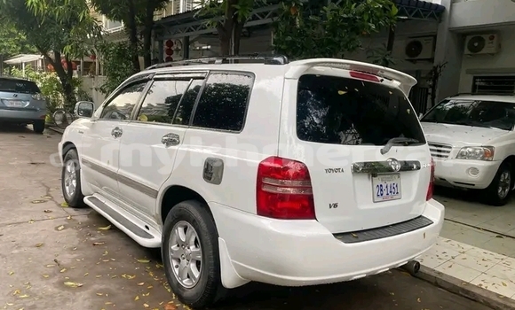 Buy Used Toyota Highlander White Car in Neak Leung in Prey Veng Province Buy Used Toyota Highlander White Car in Neak Leung in Prey Veng Province
