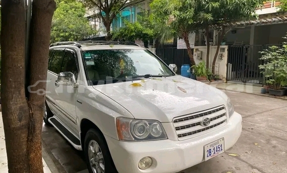 Buy Used Toyota Highlander White Car in Neak Leung in Prey Veng Province Buy Used Toyota Highlander White Car in Neak Leung in Prey Veng Province