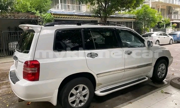 Buy Used Toyota Highlander White Car in Neak Leung in Prey Veng Province Buy Used Toyota Highlander White Car in Neak Leung in Prey Veng Province