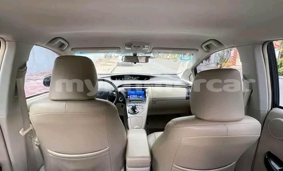 Buy Used Toyota Prius White Car in Chbar Mon in Kampong Speu Province Buy Used Toyota Prius White Car in Chbar Mon in Kampong Speu Province