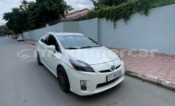 Buy Used Toyota Prius White Car in Chbar Mon in Kampong Speu Province Buy Used Toyota Prius White Car in Chbar Mon in Kampong Speu Province