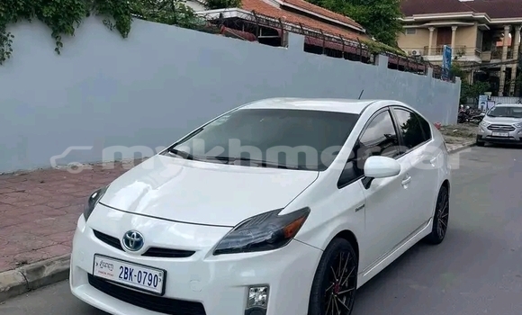 Buy Used Toyota Prius White Car in Chbar Mon in Kampong Speu Province Buy Used Toyota Prius White Car in Chbar Mon in Kampong Speu Province
