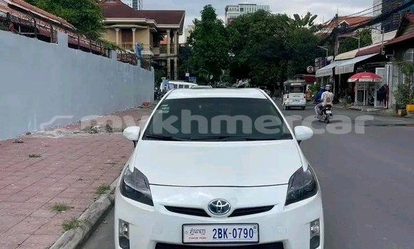 Buy Used Toyota Prius White Car in Chbar Mon in Kampong Speu Province Buy Used Toyota Prius White Car in Chbar Mon in Kampong Speu Province
