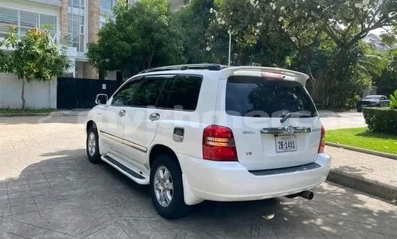 Buy Used Toyota Highlander White Car in Chbar Mon in Kampong Speu Province Buy Used Toyota Highlander White Car in Chbar Mon in Kampong Speu Province