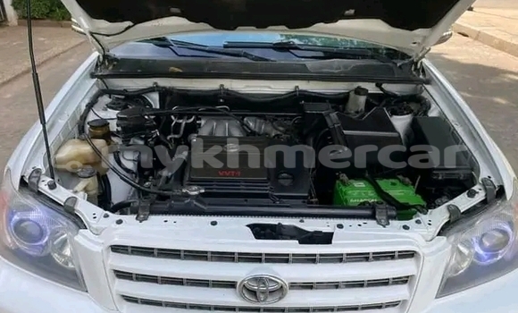 Buy Used Toyota Highlander White Car in Chbar Mon in Kampong Speu Province Buy Used Toyota Highlander White Car in Chbar Mon in Kampong Speu Province