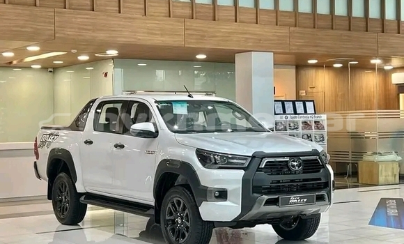 Buy Used Toyota Hiluxe Revo White Car in Mongkol Borey in Banteay Meanchey Province Buy Used Toyota Hiluxe Revo White Car in Mongkol Borey in Banteay Meanchey Province