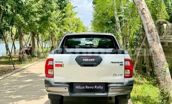 Buy Used Toyota Hiluxe Revo White Car in Mongkol Borey in Banteay Meanchey Province Buy Used Toyota Hiluxe Revo White Car in Mongkol Borey in Banteay Meanchey Province