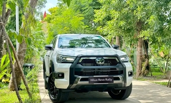 Buy Used Toyota Hiluxe Revo White Car in Mongkol Borey in Banteay Meanchey Province Buy Used Toyota Hiluxe Revo White Car in Mongkol Borey in Banteay Meanchey Province