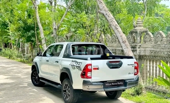 Buy Used Toyota Hiluxe Revo White Car in Mongkol Borey in Banteay Meanchey Province Buy Used Toyota Hiluxe Revo White Car in Mongkol Borey in Banteay Meanchey Province
