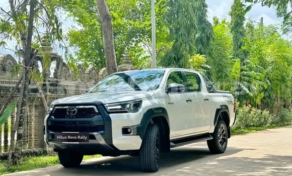 Buy Used Toyota Hiluxe Revo White Car in Mongkol Borey in Banteay Meanchey Province Buy Used Toyota Hiluxe Revo White Car in Mongkol Borey in Banteay Meanchey Province