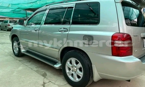Buy Used Toyota Highlander White Car in Koulen in Preah Vihear Province Buy Used Toyota Highlander White Car in Koulen in Preah Vihear Province