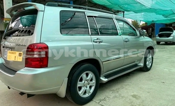 Buy Used Toyota Highlander White Car in Koulen in Preah Vihear Province Buy Used Toyota Highlander White Car in Koulen in Preah Vihear Province