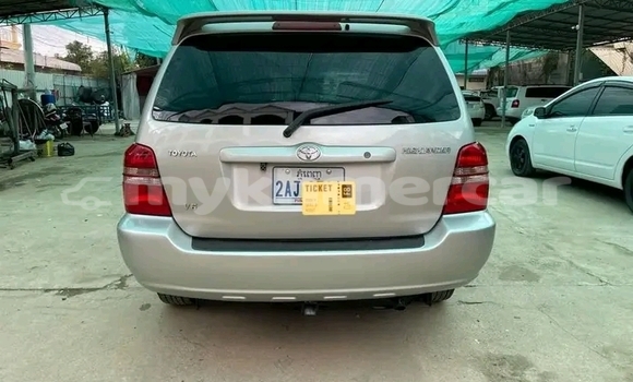 Buy Used Toyota Highlander White Car in Koulen in Preah Vihear Province Buy Used Toyota Highlander White Car in Koulen in Preah Vihear Province