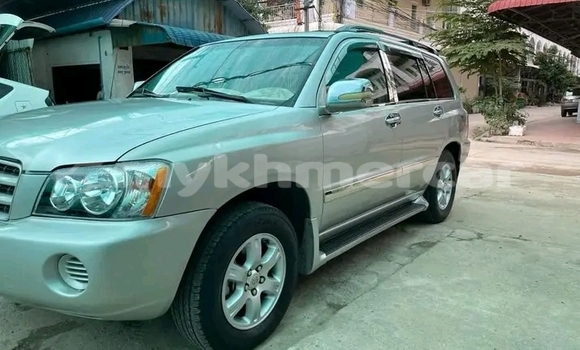 Buy Used Toyota Highlander White Car in Koulen in Preah Vihear Province Buy Used Toyota Highlander White Car in Koulen in Preah Vihear Province