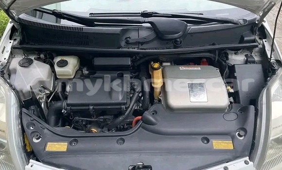 Buy Used Toyota Prius White Car in Bavet in Svay Rieng Province Buy Used Toyota Prius White Car in Bavet in Svay Rieng Province