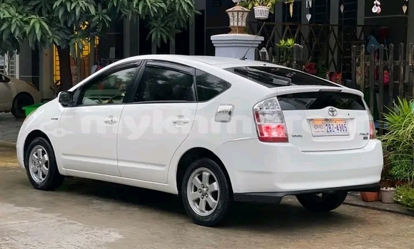 Buy Used Toyota Prius White Car in Bavet in Svay Rieng Province Buy Used Toyota Prius White Car in Bavet in Svay Rieng Province
