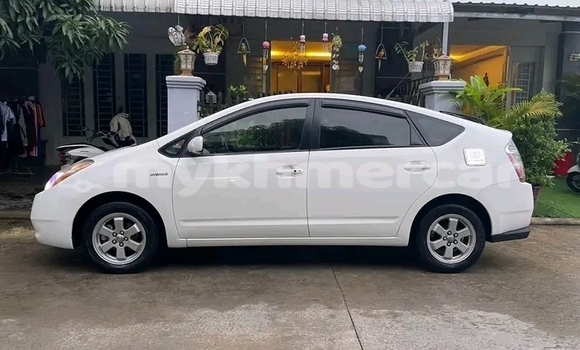 Buy Used Toyota Prius White Car in Bavet in Svay Rieng Province Buy Used Toyota Prius White Car in Bavet in Svay Rieng Province