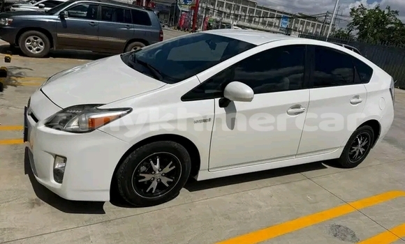 Buy Used Toyota Prius White Car in Chbar Mon in Kampong Speu Province Buy Used Toyota Prius White Car in Chbar Mon in Kampong Speu Province