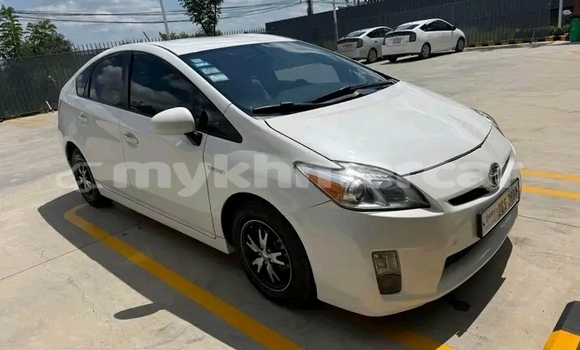 Buy Used Toyota Prius White Car in Chbar Mon in Kampong Speu Province Buy Used Toyota Prius White Car in Chbar Mon in Kampong Speu Province