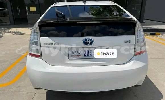 Buy Used Toyota Prius White Car in Chbar Mon in Kampong Speu Province Buy Used Toyota Prius White Car in Chbar Mon in Kampong Speu Province