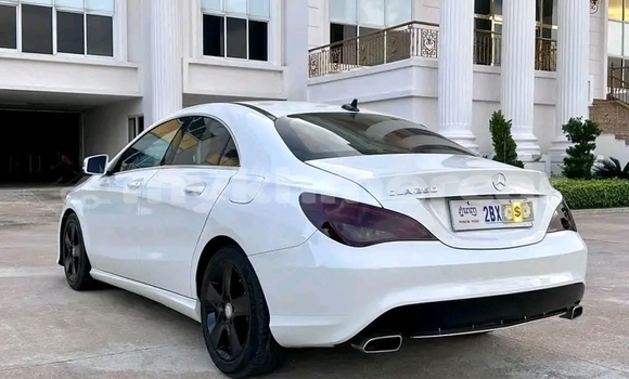 Buy Used Mercedes-Benz 250 White Car in Chbar Mon in Kampong Speu Province Buy Used Mercedes-Benz 250 White Car in Chbar Mon in Kampong Speu Province