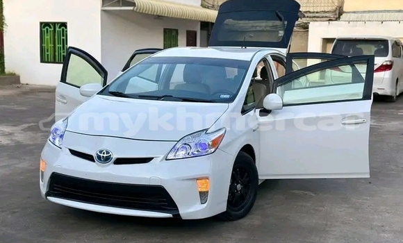 Buy Used Toyota Prius White Car in Cheom Ksan in Preah Vihear Province Buy Used Toyota Prius White Car in Cheom Ksan in Preah Vihear Province