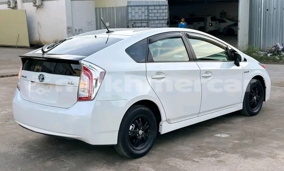 Buy Used Toyota Prius White Car in Cheom Ksan in Preah Vihear Province Buy Used Toyota Prius White Car in Cheom Ksan in Preah Vihear Province
