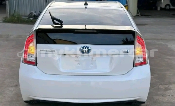 Buy Used Toyota Prius White Car in Cheom Ksan in Preah Vihear Province Buy Used Toyota Prius White Car in Cheom Ksan in Preah Vihear Province