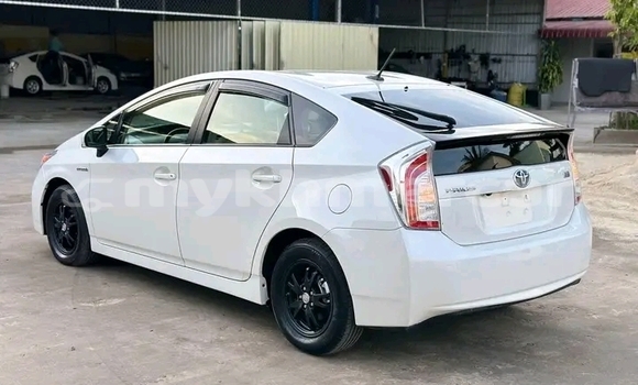 Buy Used Toyota Prius White Car in Cheom Ksan in Preah Vihear Province Buy Used Toyota Prius White Car in Cheom Ksan in Preah Vihear Province